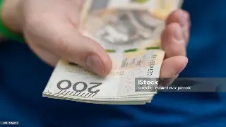 风云变幻的金融浪潮：他如何炼就商业帝国？ poster